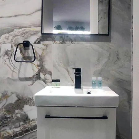 Flumen House - - * Tríkala